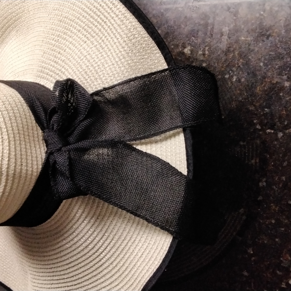 Women's Wide Brim Floppy  Hat - NWOT - Picture 3 of 7